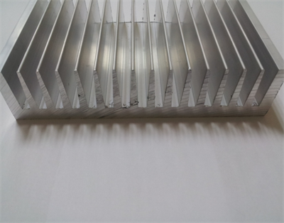 פרופיל קירור heat sink. מידות: רוחב 160 גובה 40
