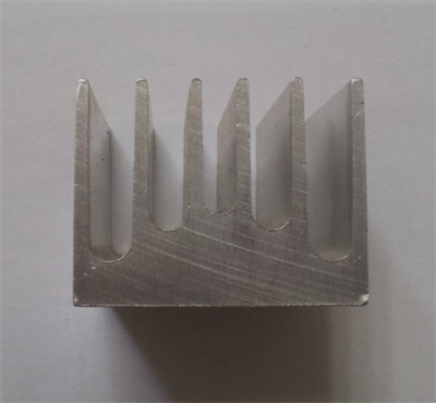 פרופיל קירור heat sink מידות: גובה 38 ממ רוחב 30 ממ. 